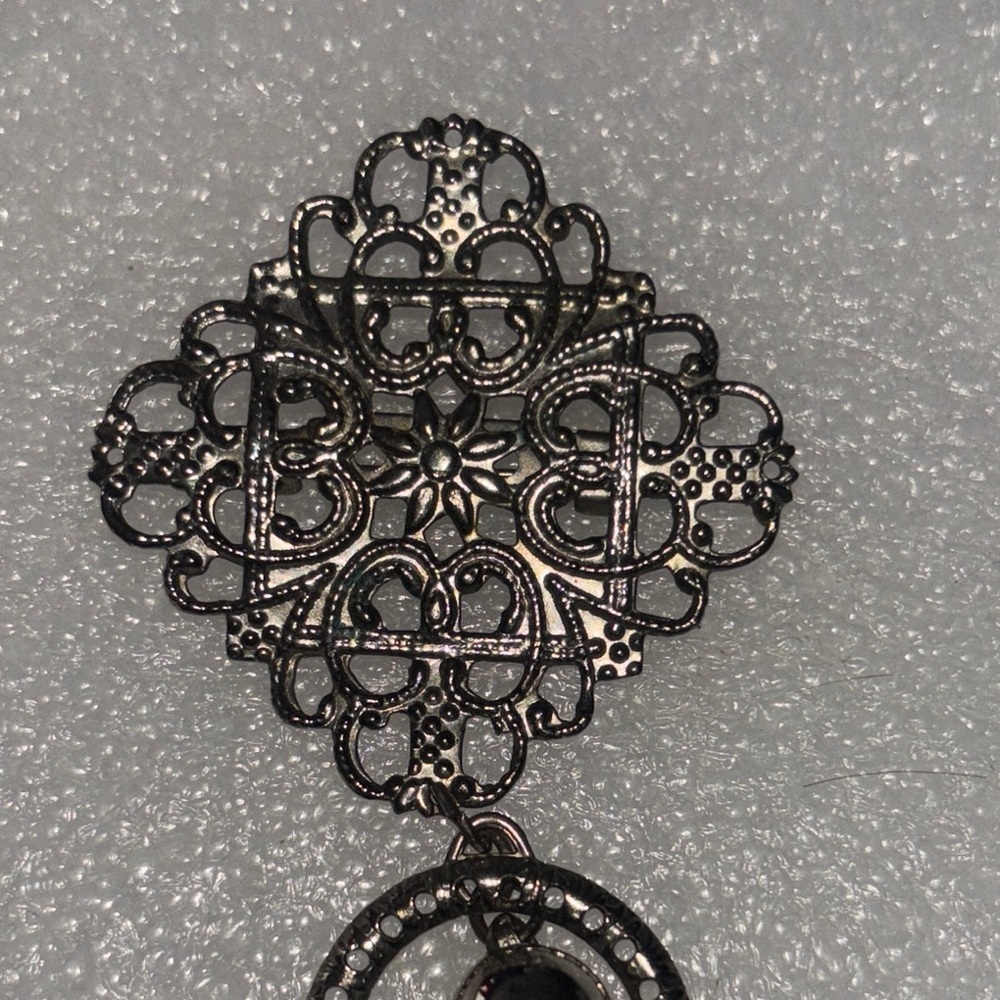 Elegant Dangle Brooch Pin - Picture 4 of 6